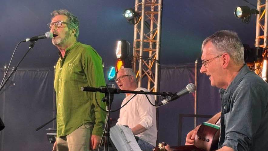 Bryn Fon, Geraint Cynan a Mered Morris ar y llwyfan