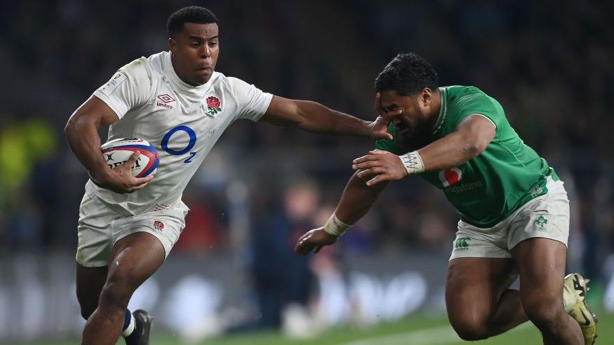 Immanuel Feyi-Waboso fends off Bundee Aki