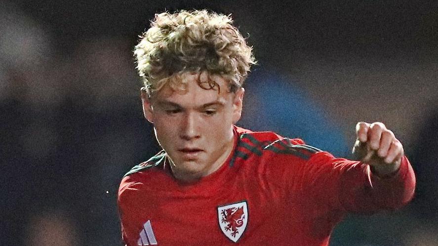 Cruz Allen in action for Wales