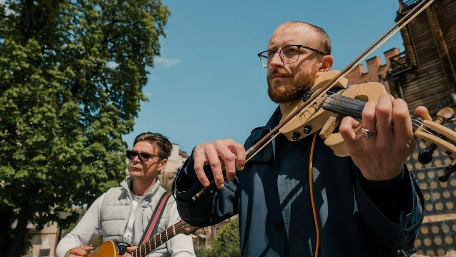 Ukranian buskers Liverpool