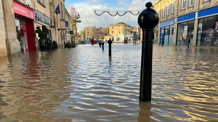 Chippenham high street flooded with high water level