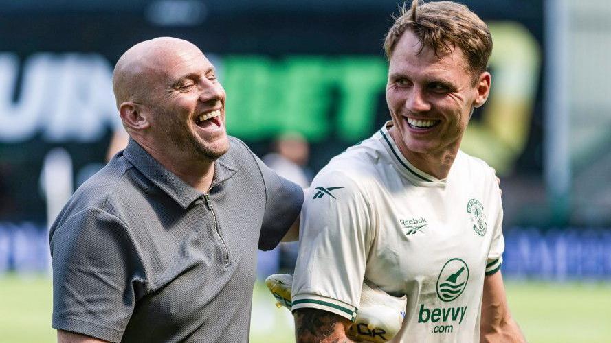 Hibs head coach David Gray and Nathan Lowe celebrate