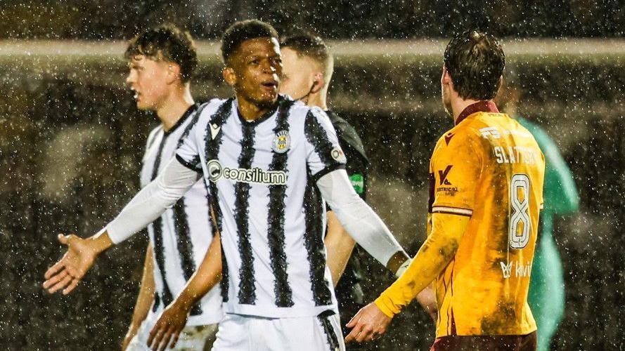 Richard King remonstrates with Callum Slattery after being shown a red card