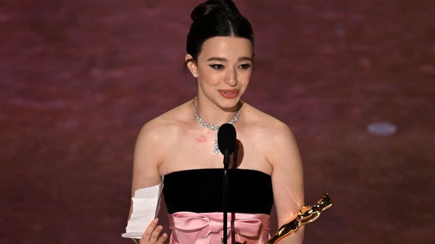 US actress Mikey Madison accepts the award for Best Actress in a Leading Role for "Anora" onstage during the 97th Annual Academy Awards at the Dolby Theatre in Hollywood, California on March 2, 2025. (Photo by Patrick T. Fallon / AFP) (Photo by PATRICK T. FALLON/AFP via Getty Images)
