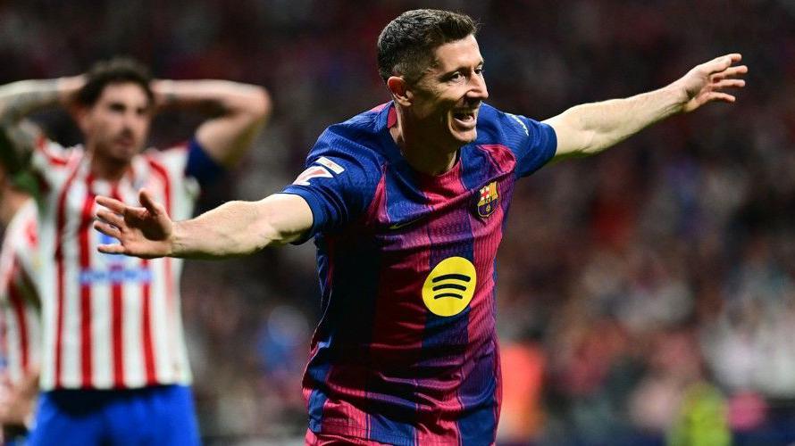 Robert Lewandowski celebrates scoring Barcelona's winner against Atletico Madrid