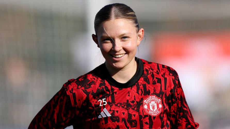 Manchester United defender Evie Rabjohn joins WSL2 Sunderland on loan ...