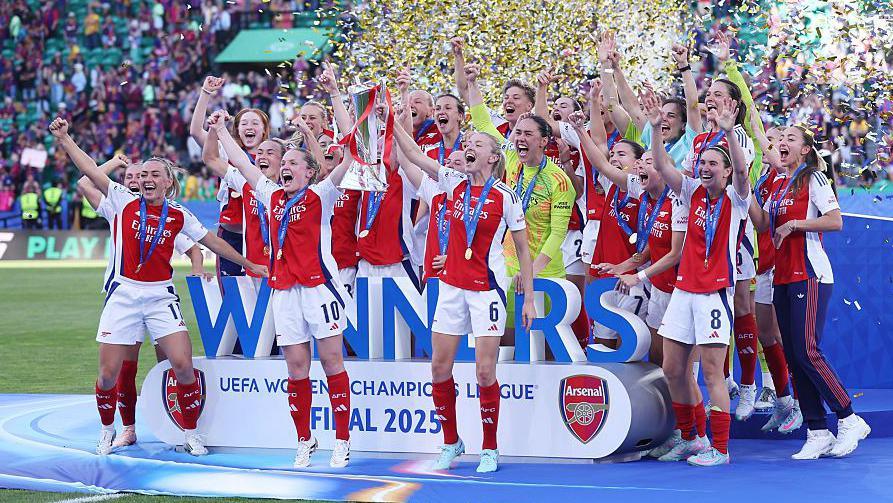 Arsenal players celebrate at the final whistle.