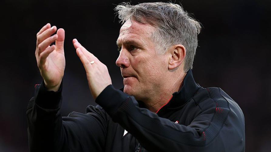 Phil Parkinson applauds Wrexham fans 