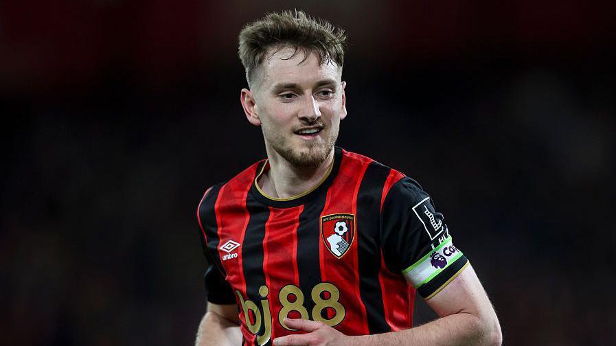David Brooks yn chwarae i Bournemouth yn erbyn Leeds United yn Uwch Gynghrair Lloegr yn 2026