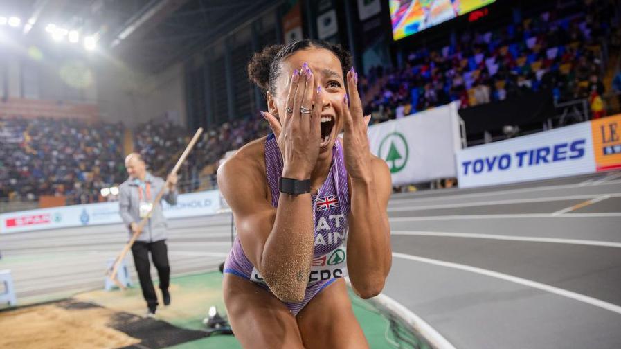 Jazmin Sawyers celebrates winning the 2023 European Indoor title in Istanbul