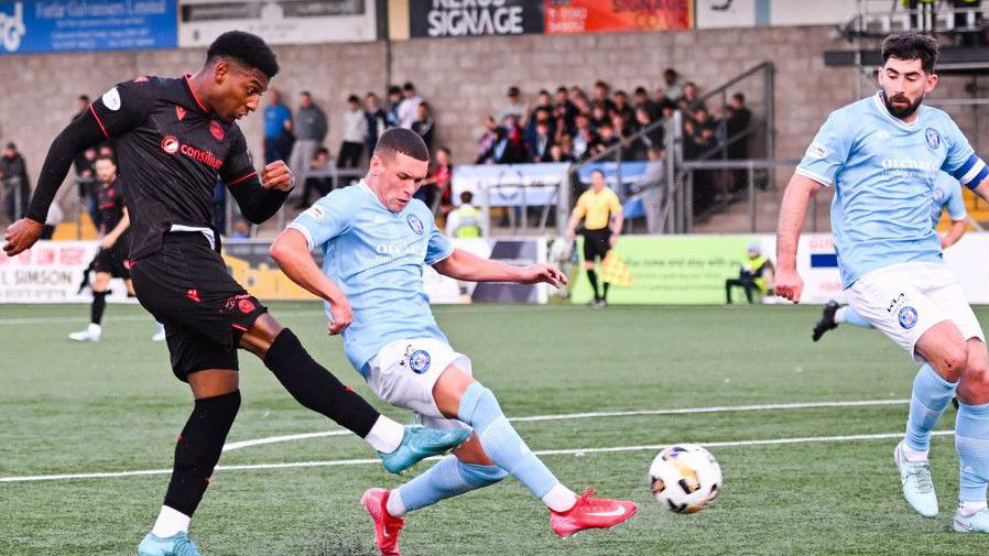 Jayden Richardson thumped in a great first-half goal for St Mirren