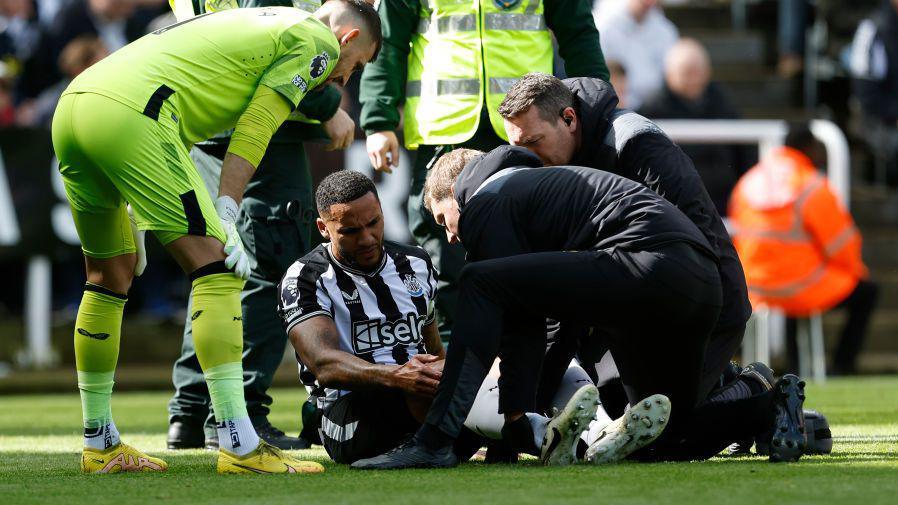 Jamaal Lascelles injured