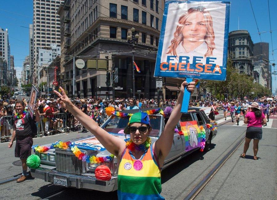 Abigail Edward holds up a sign advocating the release of WikiLeaks whistle blower Chelsea Manning along the Gay Pride parade route in San Francisco, California in June 2016