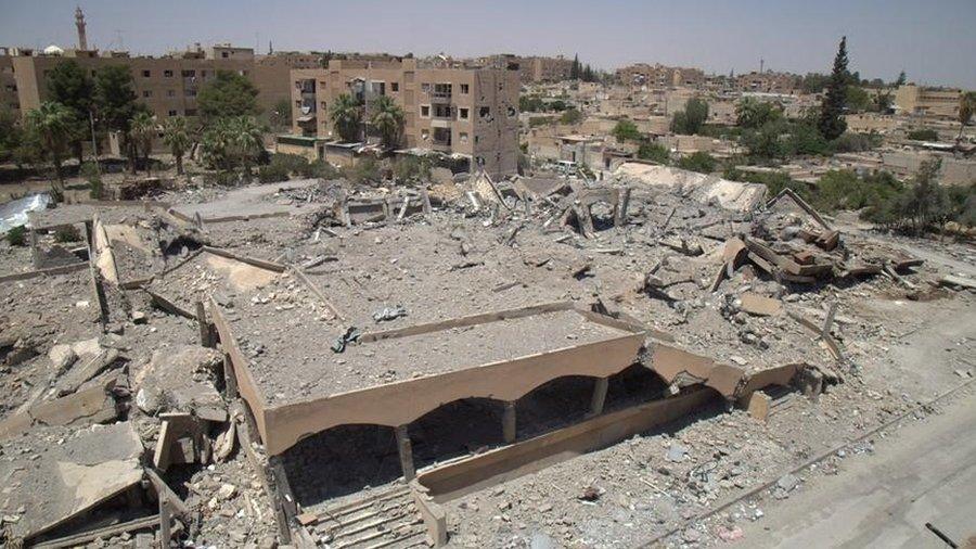 The ruins of a market and bakery in Tabqa after an airstrike on 22 March 2017