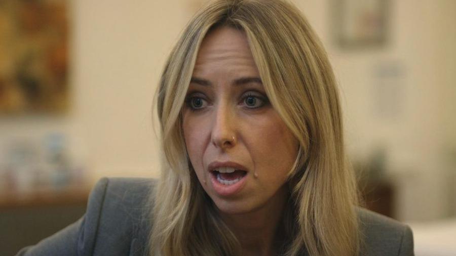 Ymateb Catrin ar y rhaglen i chanlyniad y profion gwaed