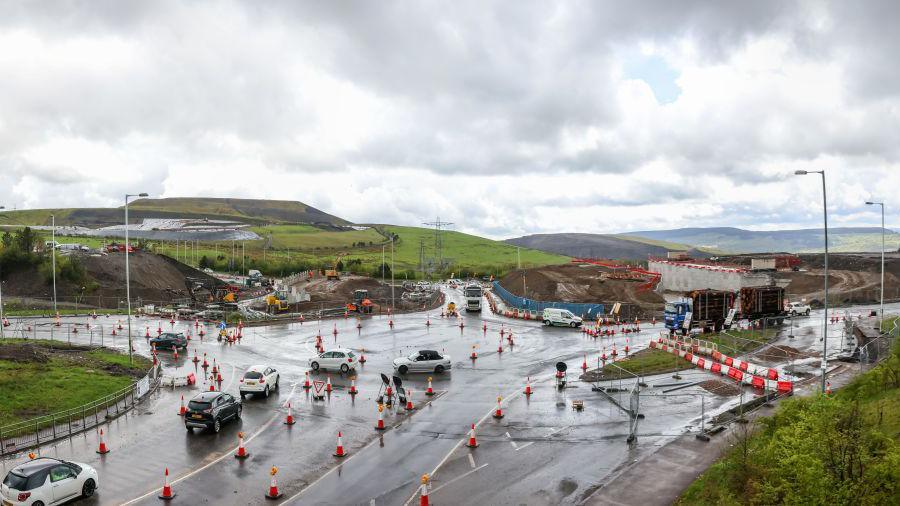 ffordd Blaenau'r Cymoedd ger Merthyr