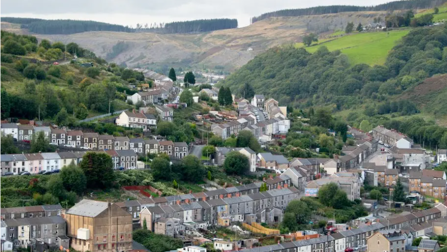 Rhesi o dai ym mhentref Stanleytown yn ardal Pendyrus, Rhondda Cynon Taf