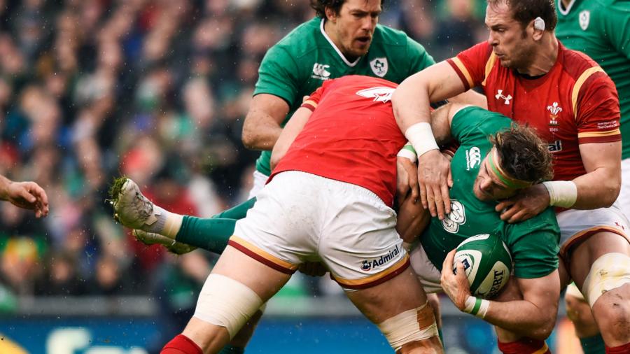 Alun Wyn Jones tackles Jamie Heaslip