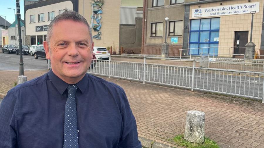 Gordon Jamieson, Àrd-oifigear NHS nan Eilean Siar 