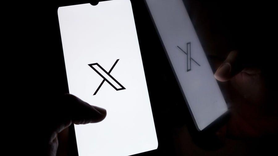 A phone with the X holding screen on it 