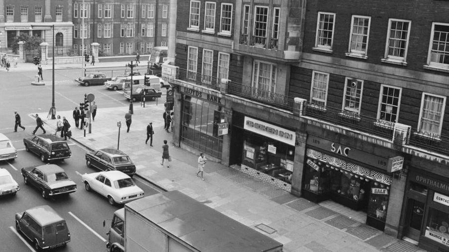 Overhead view of Baker Street in an archive photograph. The bank can been seen on the corner and the shop the gang tunelled from