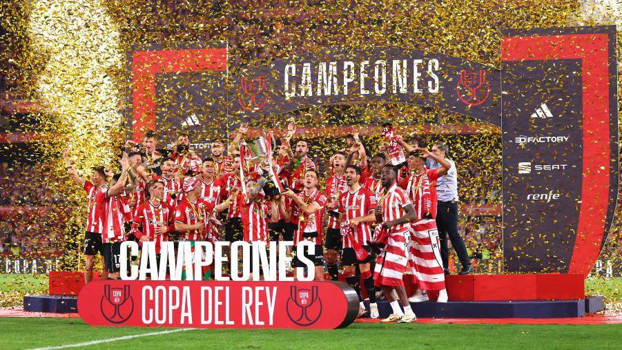 Athletic celebrate on the pitch after winning the Copa del Rey in 2024