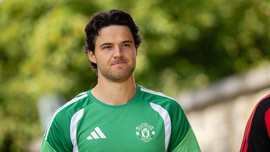 Manchester United goalkeeper Senne Lammens