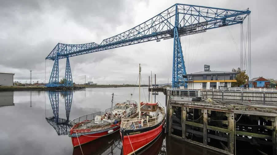 Transporter Bridge, with boats in the foreground