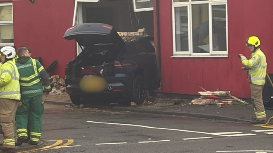 Car crashing into a house on Currie Road in Newark
