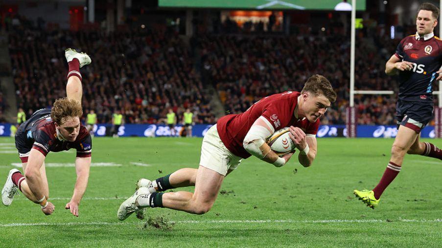Tommy Freeman scores his first try