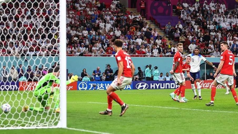 Marcus Rashford yn sgorio yn erbyn Cymru