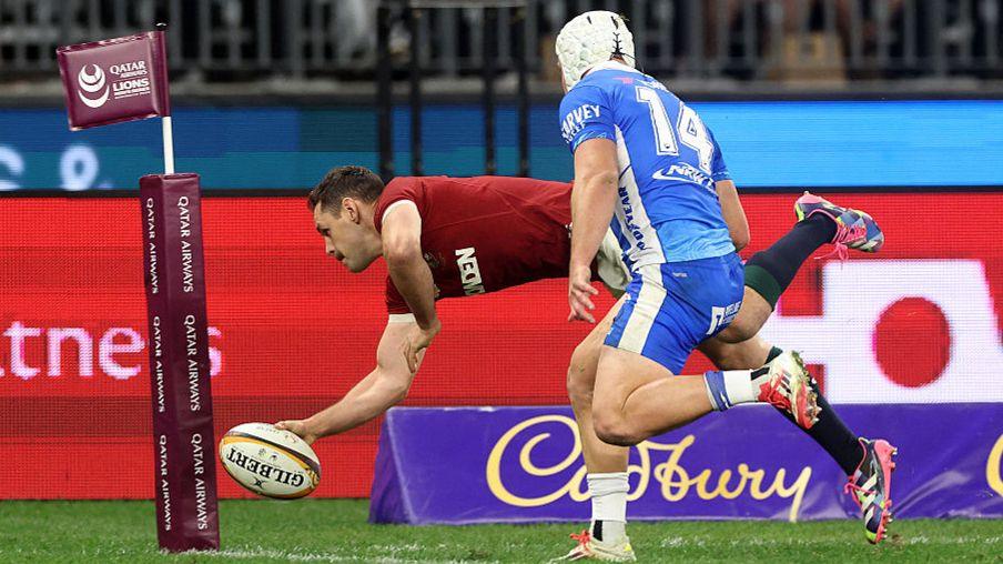 Tomos Williams scores his second try
