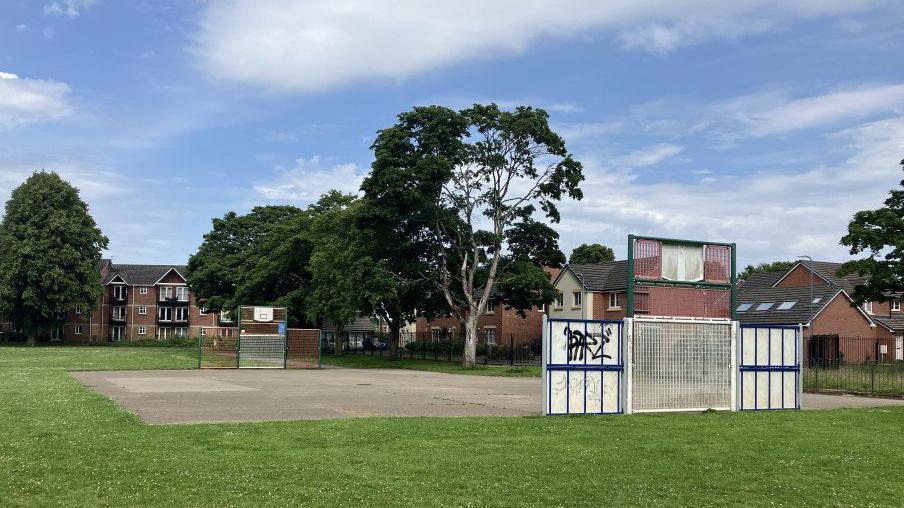 Maes chwarae Parc Hailey