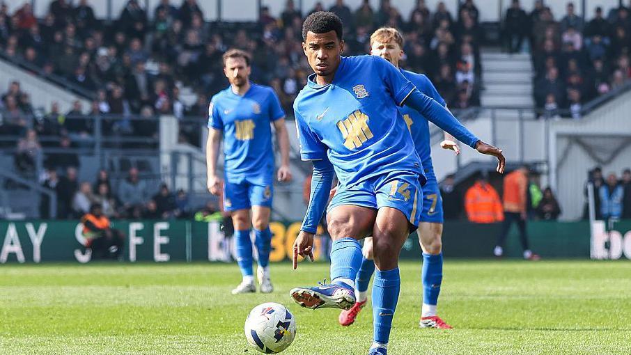 Jhon Solis sidefoots the ball watched by two Birmingham City team-mates
