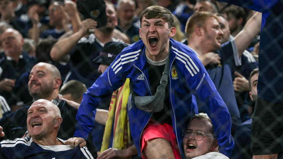 Scotland fan screams