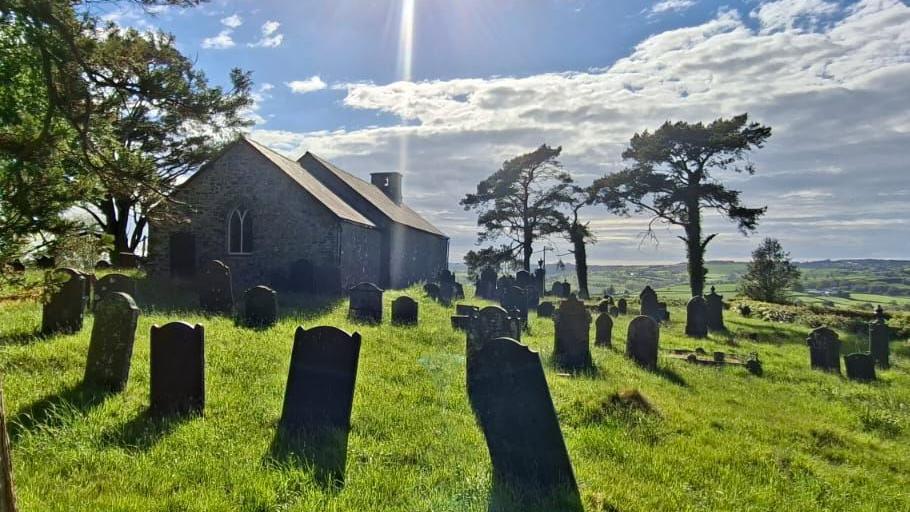 Eglwys Llanbadarn Odwyn