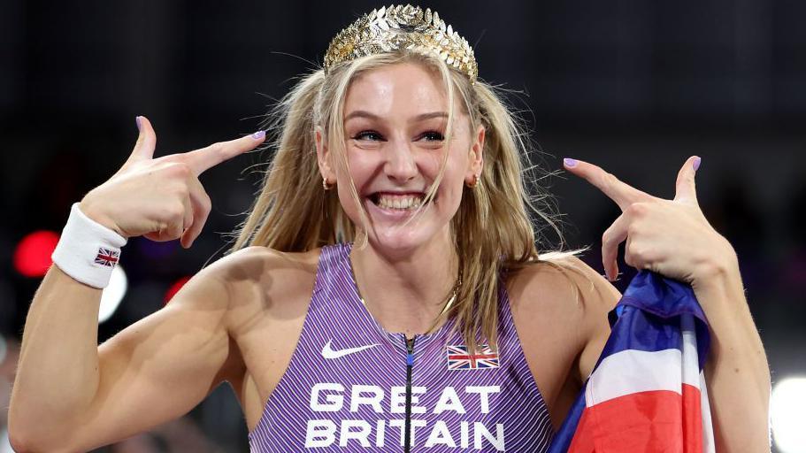 Molly Caudery celebrates world indoor gold in Glasgow 