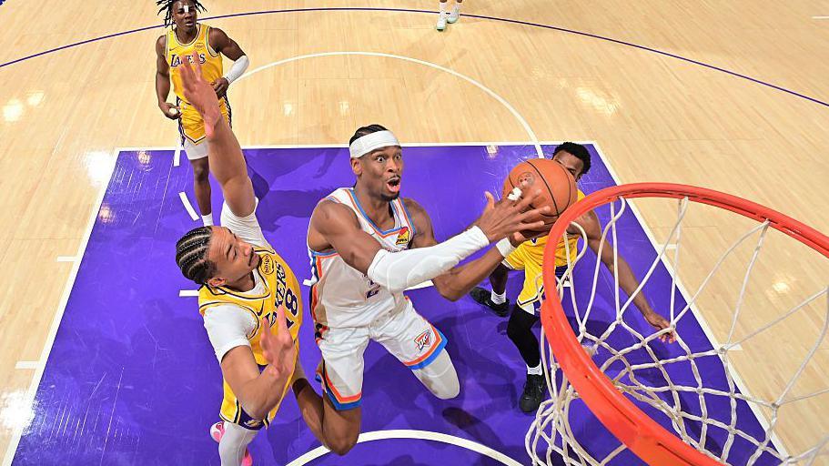 Oklahoma City Thunder's Shai Gilgeous-Alexander drives to the basket against the Los Angeles Lakers