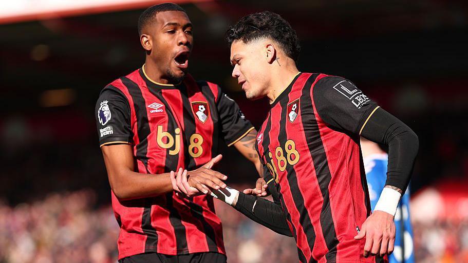 Evanilson celebrates with team mate