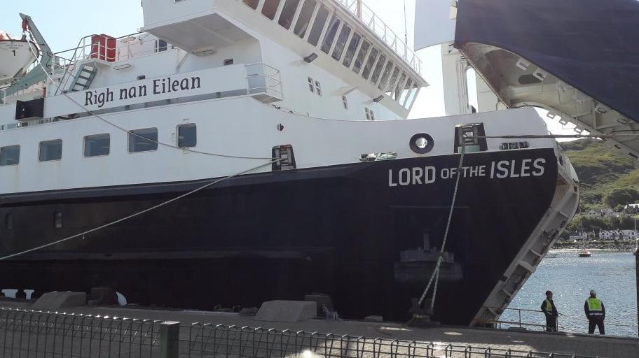 Ferry at Lochboisdale