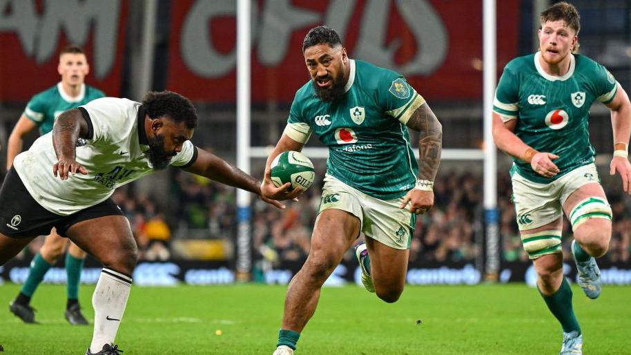 Bundee Aki