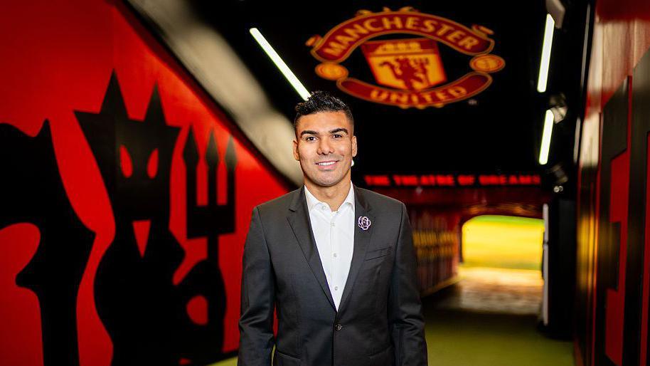 Casemiro in a suit in the Manchester United tunnel