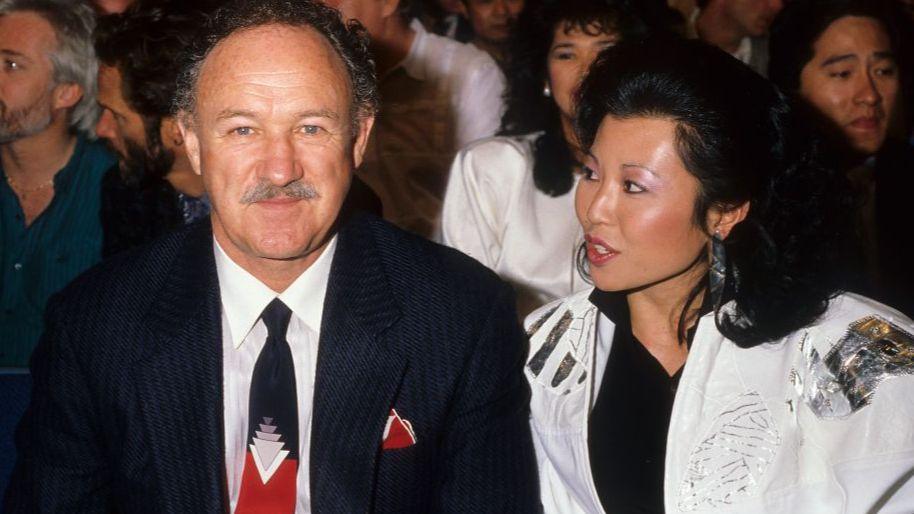  Actor Gene Hackman and wife Betsy Arakawa pose for a portrait in 1986 in Los Angeles, California 