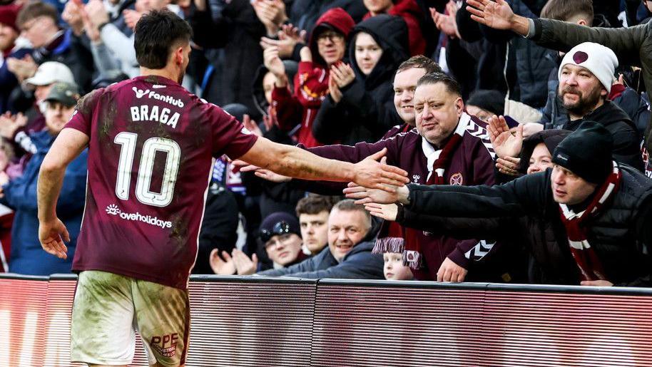 Claudio Braga celebrates