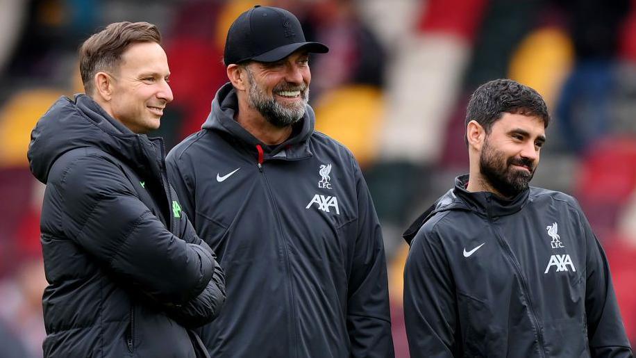 Jurgen Klopp speaks to his staff Pep Lijnders and Vitor Matos before a Liverpool game in 2024