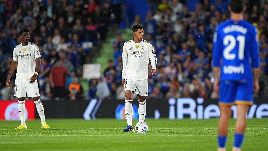 Getafe and Real Madrid players protest