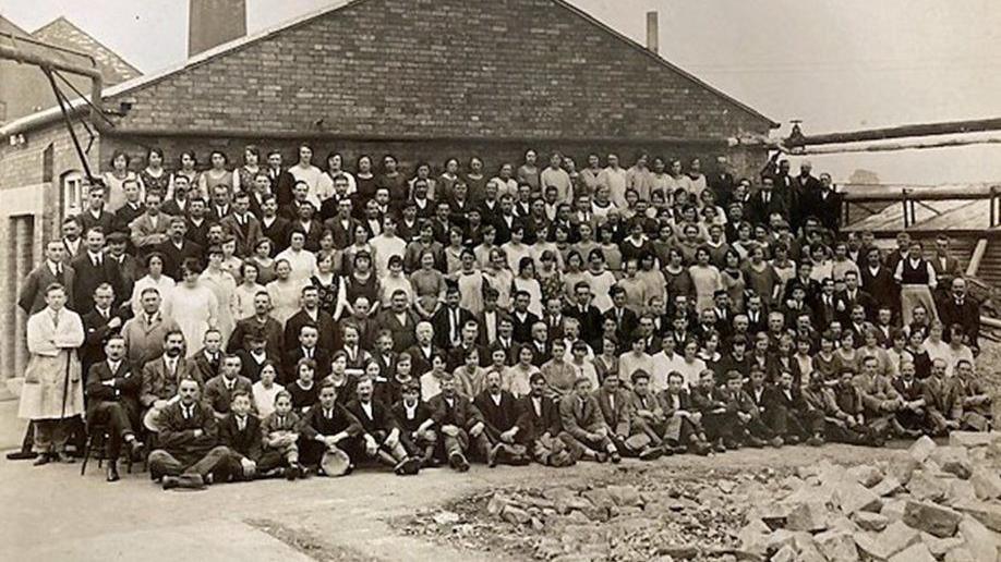 An old photo of Morlands employees, 1924