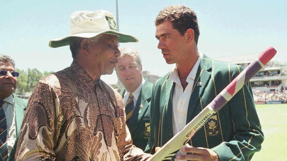 Hansie Cronje presents Nelson Mandela with a bat at a match