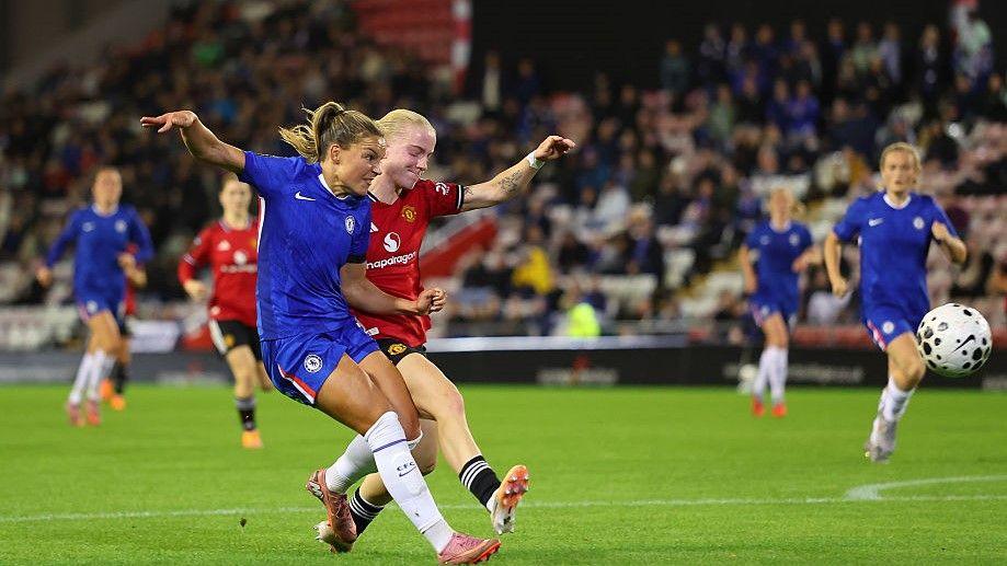 Chelsea's Johanna Rytting Kaneryd and Manchester United goalscorer Anna Sandberg battle for possession