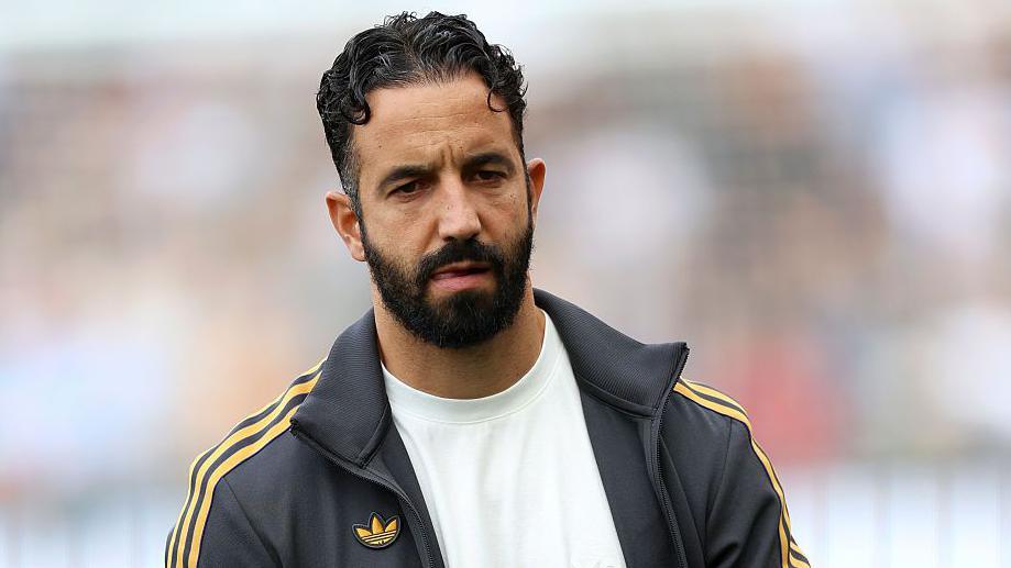 Ruben Amorim looking dejected